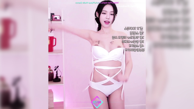 Busty Korean babe Karina (카리나 에스파) moves her body seductively on camera