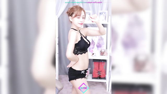 Sexy girl Minji dancing erotic dance, fakeapp - (민지 뉴진스)