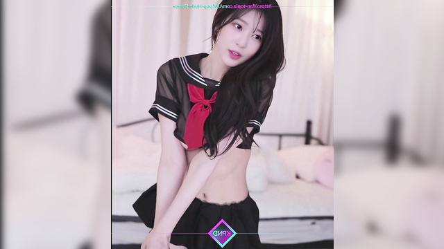 Korean schoolgirl shows off her gorgeous body - Minju (김민주 아이즈원)