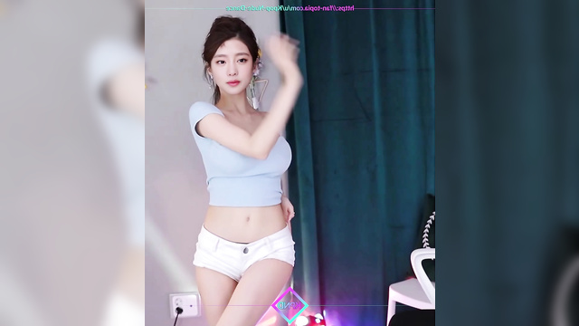 (G)I-DLE / (여자)아이들 Busty teen loves to dance on camera - Minnie 민니 성인