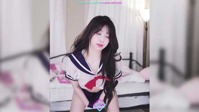 Webcam hot dance with pretty schoolgirl Yuna (신유나 있지) solo real fake