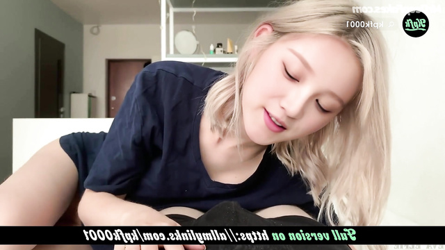 Tender blonde Yuqi (송우기 가짜 포르노) makes you happy by lips - real fake