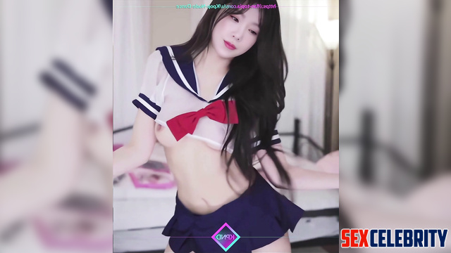 (태연 소녀시대) korean schoolgirl Taeyeon danced for you on a webcam