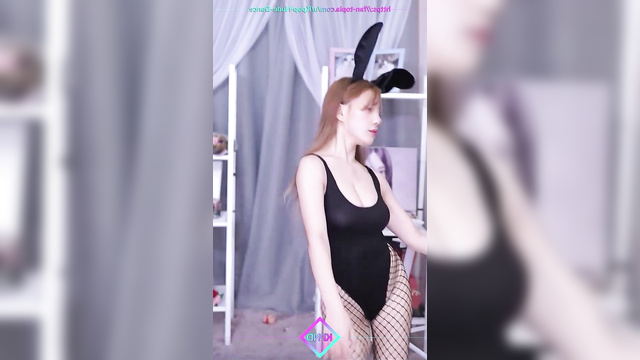 Beauty girl dancing in a rabbit ears // 태연 소녀시대 Taeyeon home fakeapp