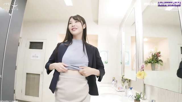 Wonyoung in the toilet gave a blowjob to her work colleague (장원영 인공지능)