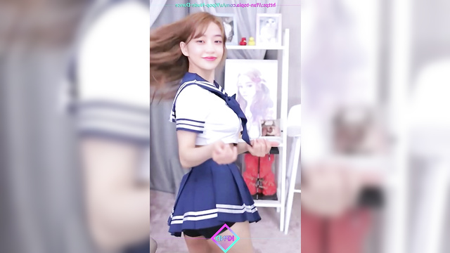 Dancing in schoolgirl costume [안유진 아이즈원] Yujin solo adult video