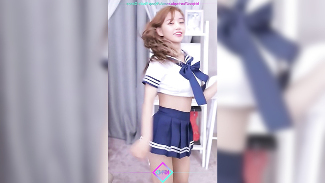 Dancing in schoolgirl costume [안유진 아이즈원] Yujin solo adult video