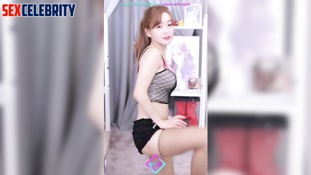 Cutie in stockings Irene (아이린 레드벨벳) dances seductively on camera - fake