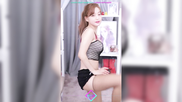 In sexy clothes IVE 장원영 Wonyoung shakes her ass 얼굴 스왑 face swap 아이브