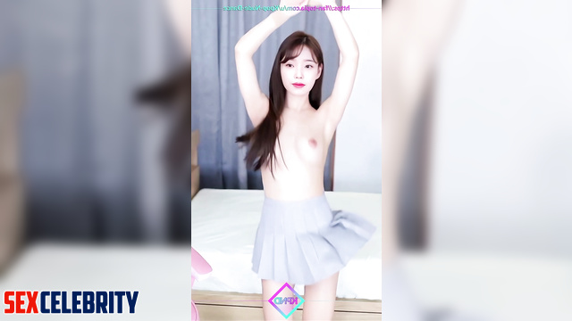 IU 이지은 is Korean celebrity who is not shy to show her boobs 한국어