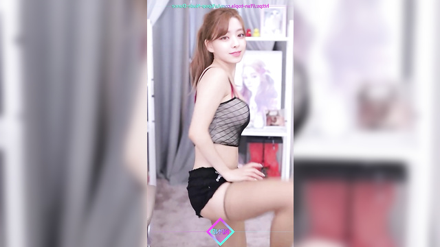 Cutie in stockings Yuna wants to seduce you (deepfake) // 신유나 있지