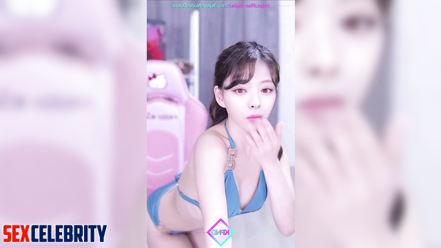Exciting dance of a young Korean beauty / Yuna 신유나 있지