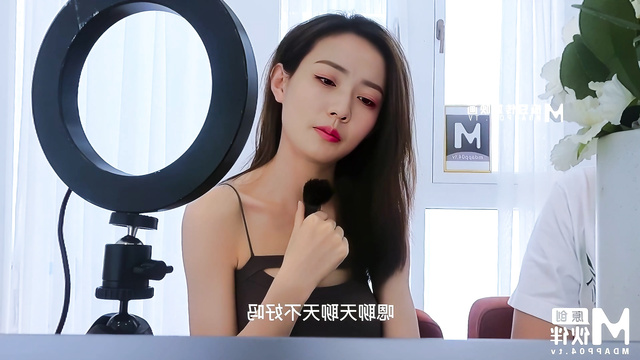Sexy babe Xu Lu enjoying caresses on tv-show, ai (徐璐 智能換臉)
