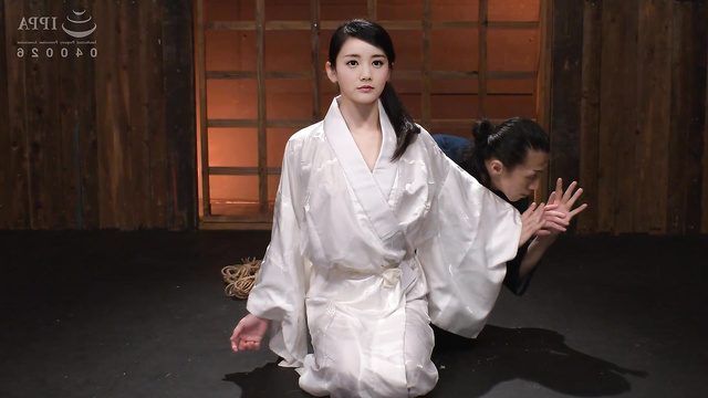 Sexy geisha Li Yitong bdsm sex scenes (李一桐 充满激情的性爱)