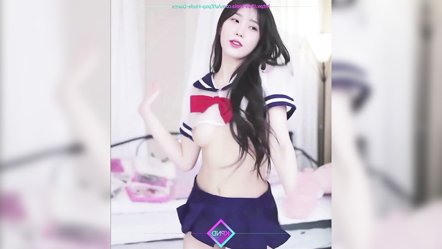 Fake IU (이지은 가짜 포르노) hot babe in schoolgirl costume dances on camera
