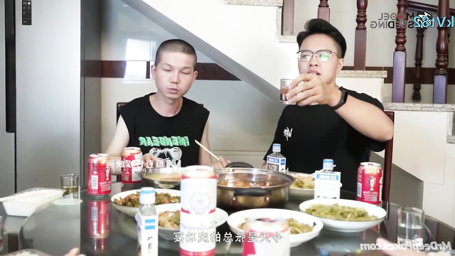 Chinese whore Liu Shishi (刘诗诗 假名人色情片) fucked at stag-party