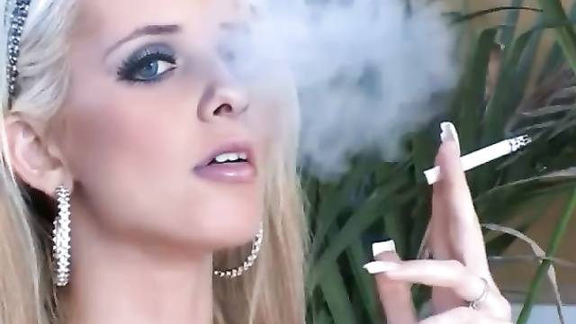 (face swap) Sarah Michelle Gellar smoking in erotic video