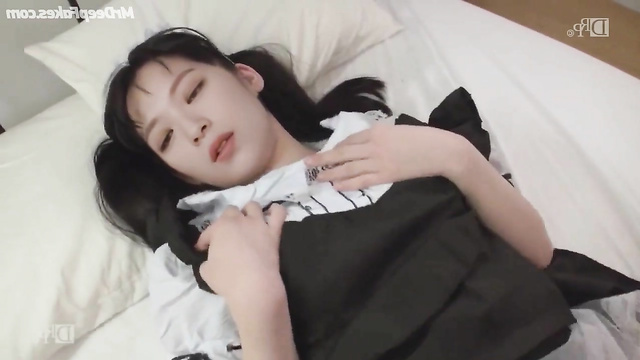 [트와이스 정연 가짜 포르노] K-pop idol Jeongyeon fucking in maid costume