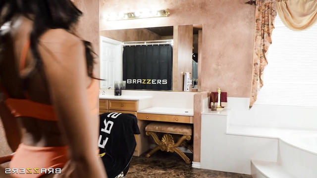 Charli D'Amelio makes blowjob in a spa salon - real fake