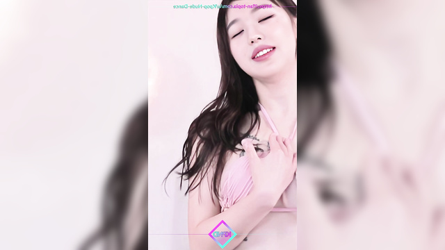 Hot babe dances in hot bikini - Wonyoung face swap (장원영 아이브)