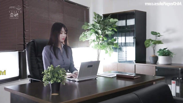Victoria Song needs some sexy break at the office 宋茜 人工智能