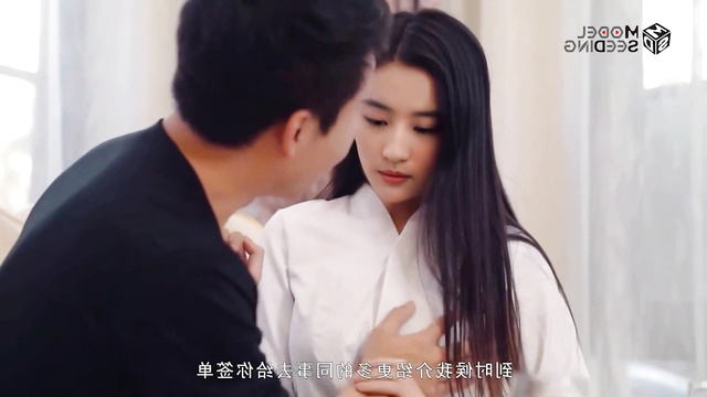 Chinese beauty fucked at a business meeting - Liu Yifei (刘亦菲 假色情片)