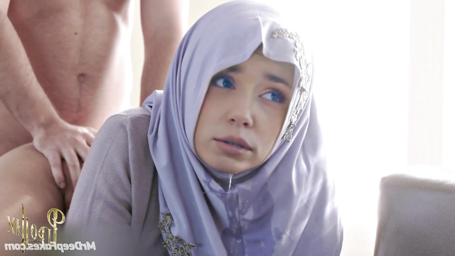 Muslim chick in hijab Hande Erçel enjoys sex in the ass