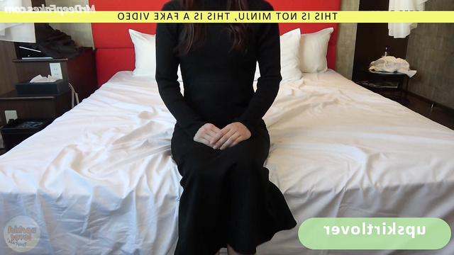 Kim Min Joo (IZ*ONE) in a black long dress on a white bed, キムミンジュ 本物の偽物