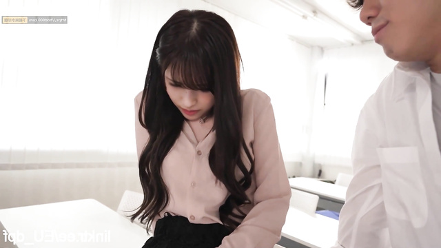 Adult Mina plays with a sex toy while sitting on the toilet 미나 딥페이크 섹스
