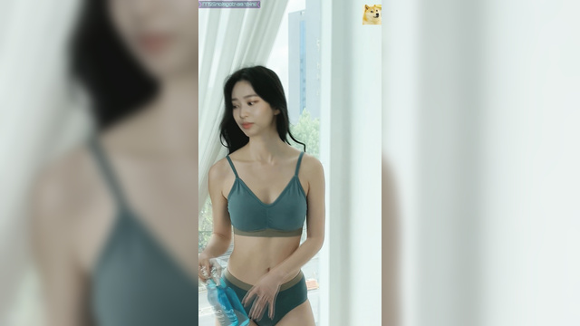 IZ*ONE (아이즈원) / Erotic photoshoot with beautiful teen Minju 김민주 케이팝