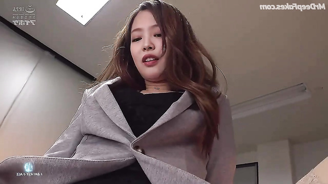 Asian babe Jennie (제니 블랙핑크) seduced colleague right in the office / AI