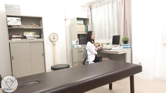 Minji, Korean sexy doctor pleases a patient at the reception / 민지 뉴진스