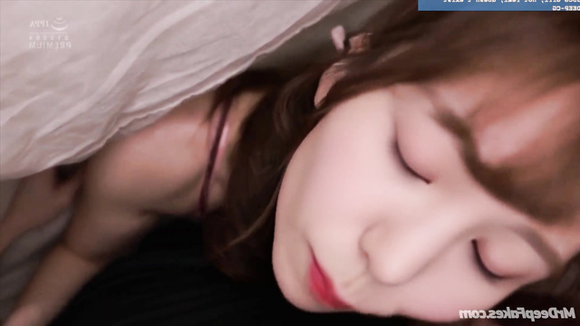 Sexy Yeji (예지 있지) playing around under the blanket / face swap