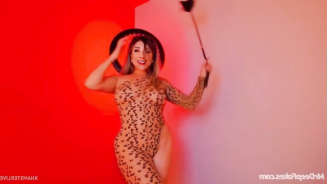 Deepfake cutie Diana Guerra in sexy leopard outfit