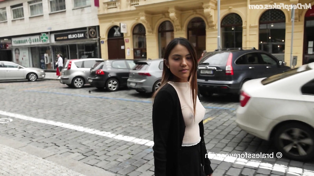 [A.I.] Emma Raducanu walks down the street without a bra