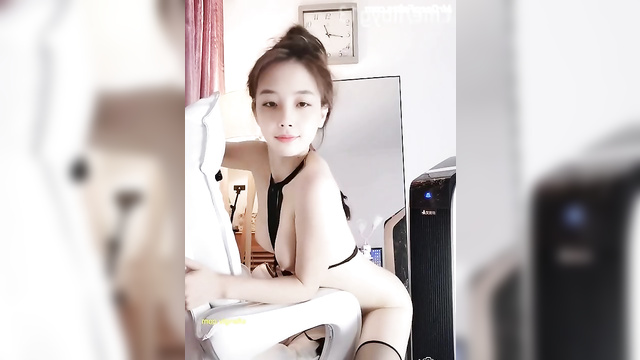 Chinese star 王冰冰/Wang Bingbing dances for me nude in video call 中国人