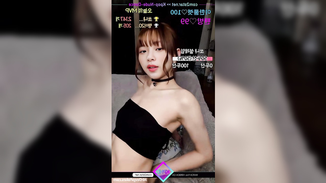 Dirty Minji (민지 뉴진스) works as a webcam model / solo real fake