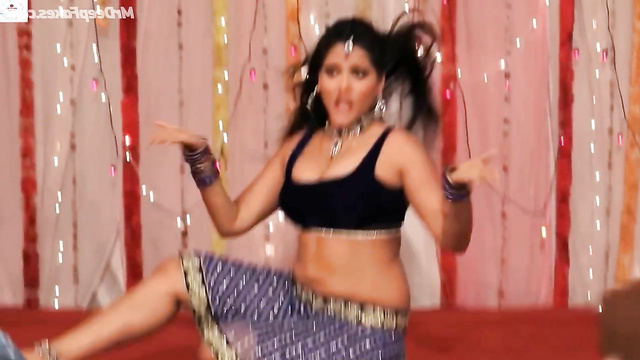 Anushka Shetty performs Indian dance in sexy costume [Deepfake]