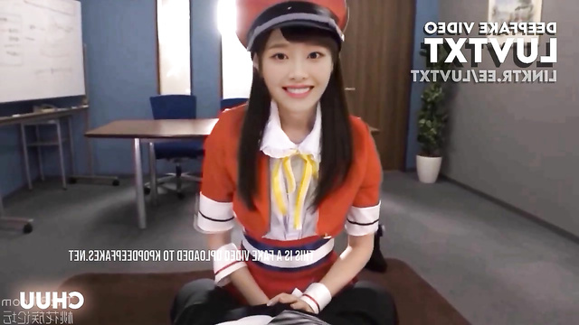 Fake Chuu Loona dressed in red costume is sucking dick (츄 이달의 소녀 사까시 가짜 포르노)