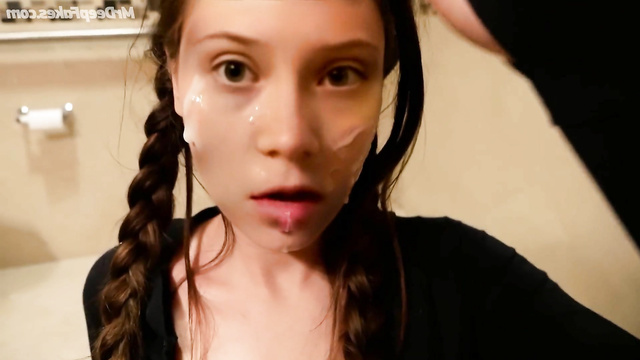 Fakeapp Scene // Greta Thunberg doing a quick blowjob in the bath