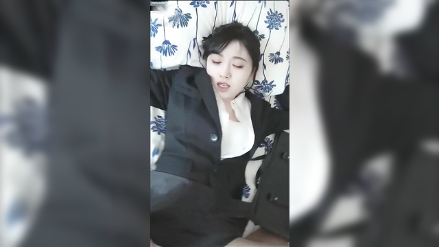 Ju Jingyi 鞠婧禕 [SNH48] got cum right in her sweet pussy fake porn 假色情片
