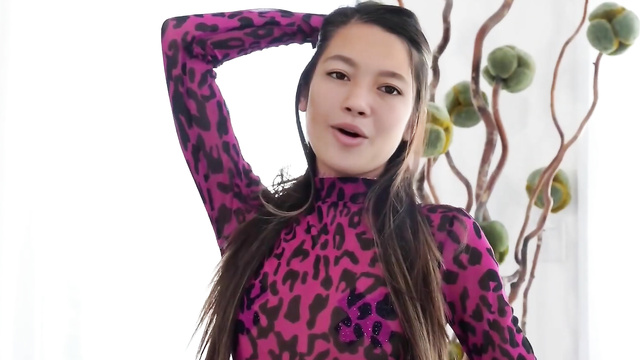 Sexy Lily Chee squirts from amazing masturbaition (deepfake sex scene)