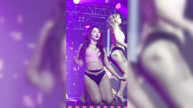 Ryujin 류진 is dancing sexy and shakes her ass [deepfake 딥페이크] (ITZY/있지)