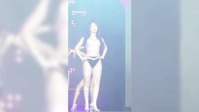 Ryujin 류진 is dancing sexy and shakes her ass [deepfake 딥페이크] (ITZY/있지)