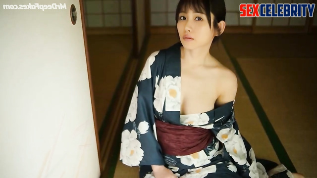 Japanese star Satomi Ishihara 石原 さとみ ポルノ touching herself under the water